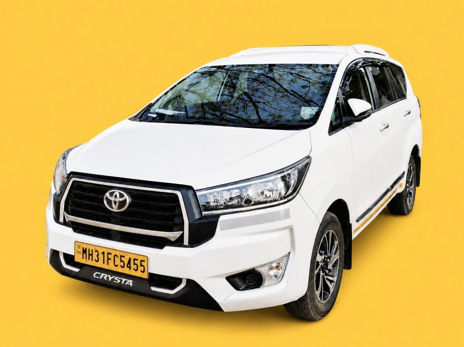 Luxury Innova Crysta rental in Nagpur for family tours, airport transfers & corporate travel.